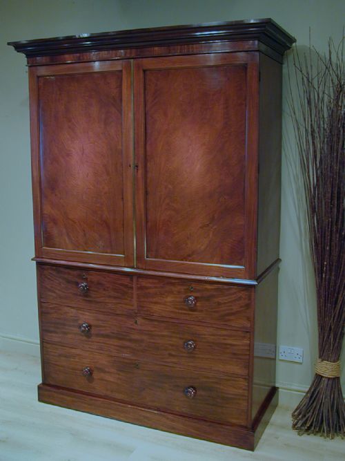 A FINE MAHOGANY LINEN PRESS - ADDITIONAL PHOTO 11