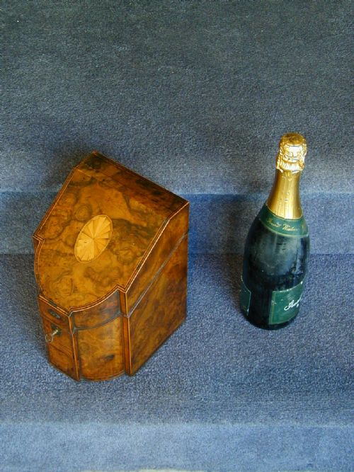 A SMALL 'KNIFE BOX' STATIONERY CABINET - ADDITIONAL PHOTO 3