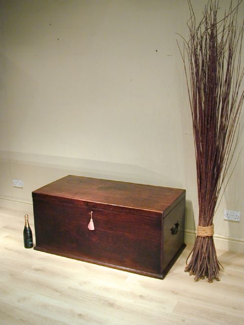 a superb quality large georgian trunk - CATEGORY: ANTIQUE CHESTS - DATED 1800