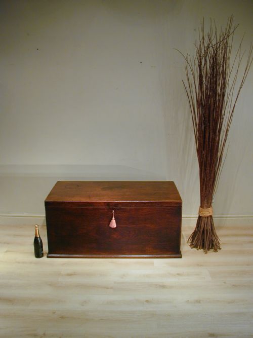 A SUPERB QUALITY LARGE GEORGIAN TRUNK - ADDITIONAL PHOTO 1