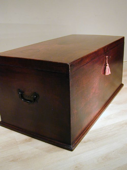 A SUPERB QUALITY LARGE GEORGIAN TRUNK - ADDITIONAL PHOTO 4