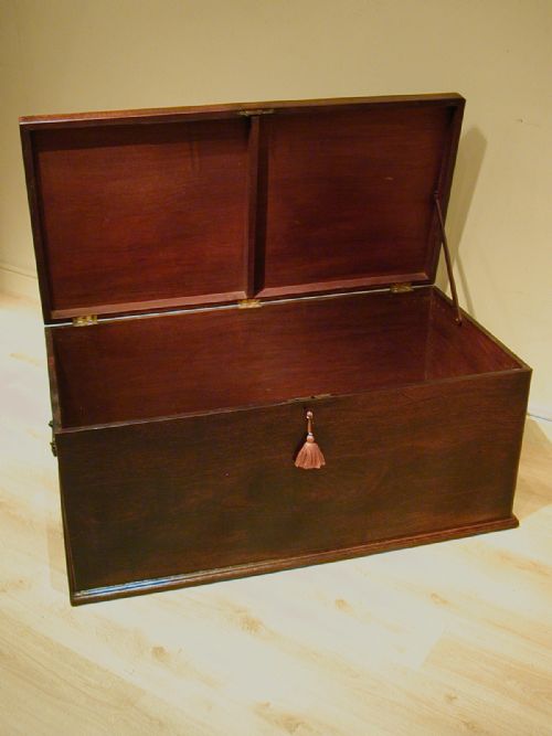 A SUPERB QUALITY LARGE GEORGIAN TRUNK - ADDITIONAL PHOTO 6