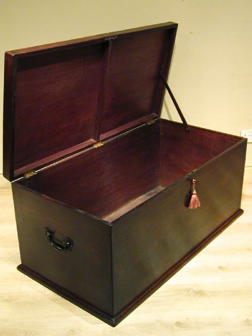 A SUPERB QUALITY LARGE GEORGIAN TRUNK - ADDITIONAL PHOTO 8