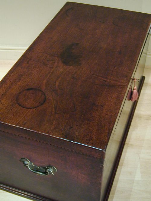 A SUPERB QUALITY LARGE GEORGIAN TRUNK - ADDITIONAL PHOTO 9