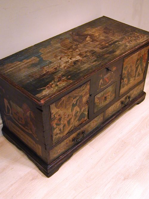 AN EXCEPTIONAL 19TH CENTURY PAINTED TRUNK - ADDITIONAL PHOTO 6