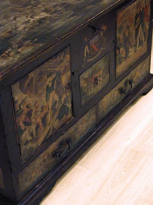 AN EXCEPTIONAL 19TH CENTURY PAINTED TRUNK - ADDITIONAL PHOTO 8