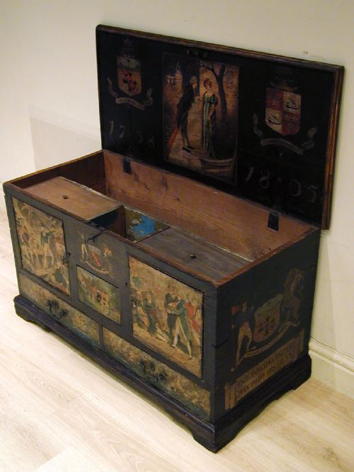 AN EXCEPTIONAL 19TH CENTURY PAINTED TRUNK - ADDITIONAL PHOTO 12