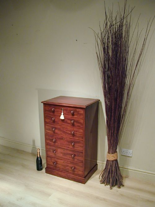 A VERY FINE SMALL CHEST OF DRAWERS BY HEALS - ADDITIONAL PHOTO 1