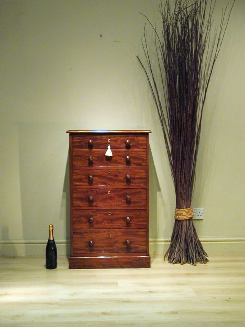A VERY FINE SMALL CHEST OF DRAWERS BY HEALS - ADDITIONAL PHOTO 4