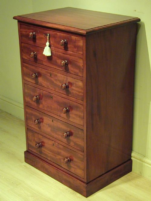 A VERY FINE SMALL CHEST OF DRAWERS BY HEALS - ADDITIONAL PHOTO 5