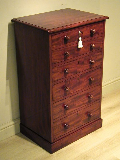 A VERY FINE SMALL CHEST OF DRAWERS BY HEALS - ADDITIONAL PHOTO 8