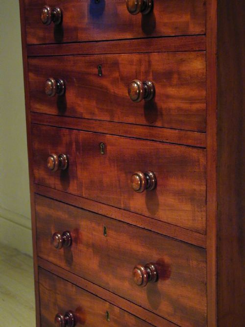 A VERY FINE SMALL CHEST OF DRAWERS BY HEALS - ADDITIONAL PHOTO 10