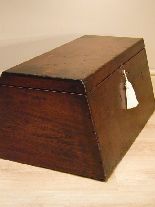 AN UNUSUAL 19TH CENTURY STORAGE TRUNK - ADDITIONAL PHOTO 5