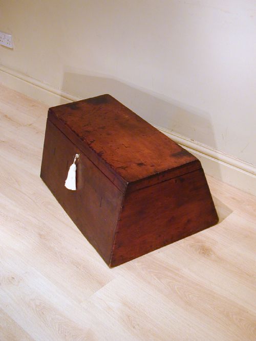 AN UNUSUAL 19TH CENTURY STORAGE TRUNK - ADDITIONAL PHOTO 7