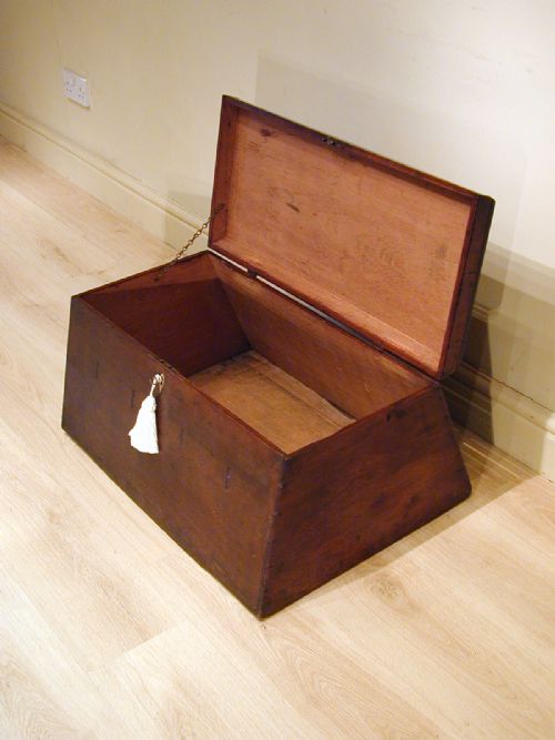 AN UNUSUAL 19TH CENTURY STORAGE TRUNK - ADDITIONAL PHOTO 8