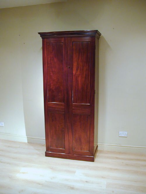 A BEAUTIFUL SMALL 2DOOR WARDROBE - ADDITIONAL PHOTO 1