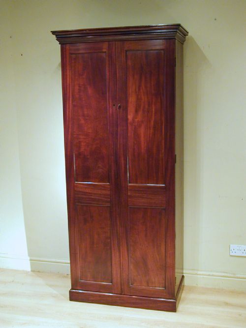 A BEAUTIFUL SMALL 2DOOR WARDROBE - ADDITIONAL PHOTO 2