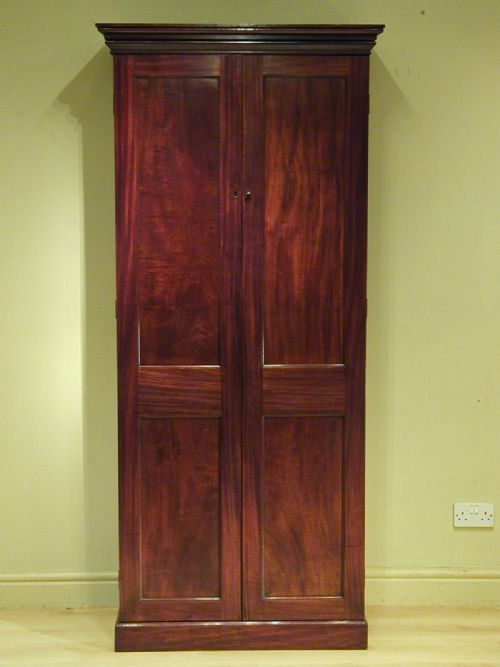 A BEAUTIFUL SMALL 2DOOR WARDROBE - ADDITIONAL PHOTO 3