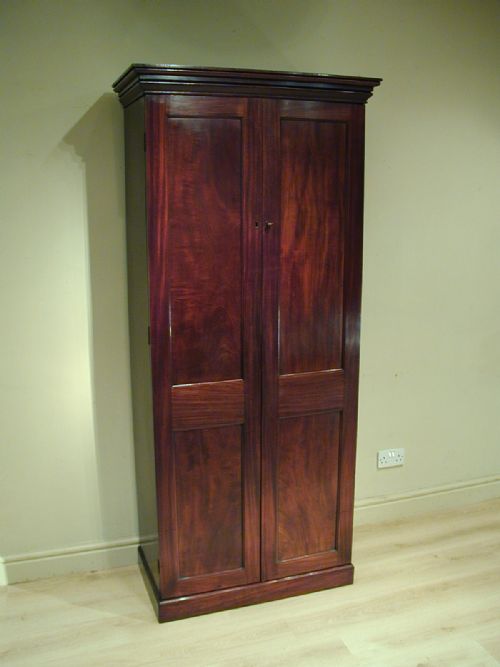 A BEAUTIFUL SMALL 2DOOR WARDROBE - ADDITIONAL PHOTO 5