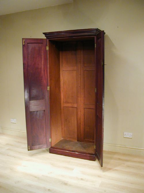 A BEAUTIFUL SMALL 2DOOR WARDROBE - ADDITIONAL PHOTO 6