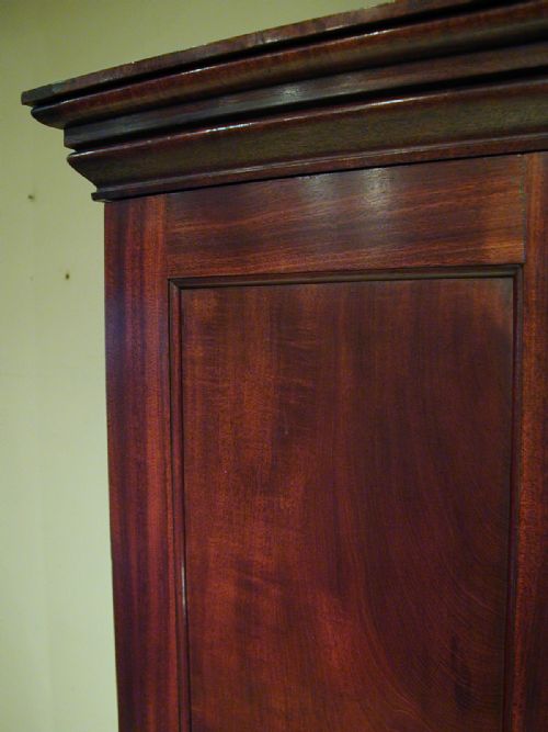 A BEAUTIFUL SMALL 2DOOR WARDROBE - ADDITIONAL PHOTO 8