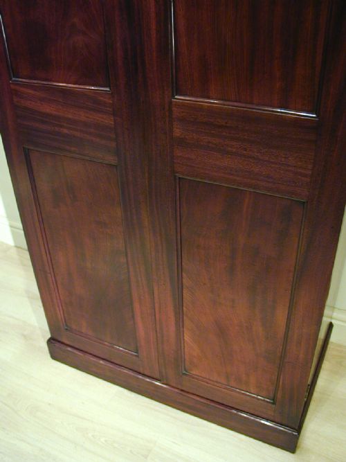 A BEAUTIFUL SMALL 2DOOR WARDROBE - ADDITIONAL PHOTO 9