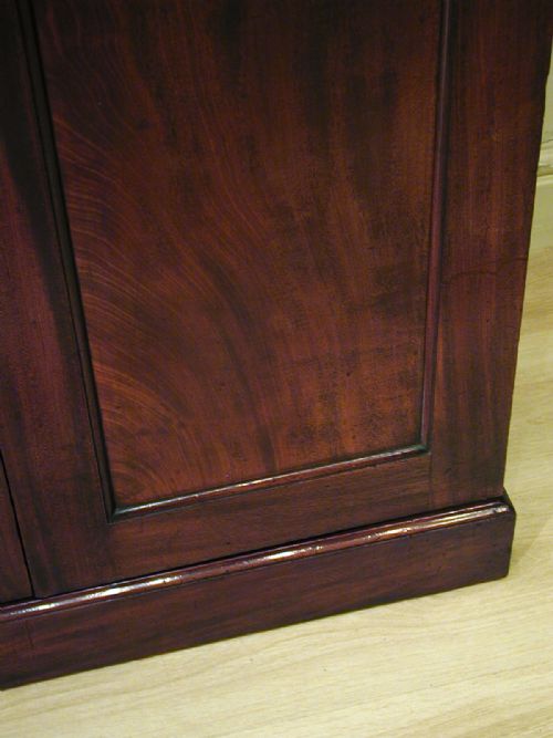 A BEAUTIFUL SMALL 2DOOR WARDROBE - ADDITIONAL PHOTO 13