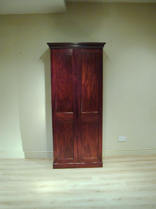 A BEAUTIFUL SMALL 2DOOR WARDROBE - ADDITIONAL PHOTO 14