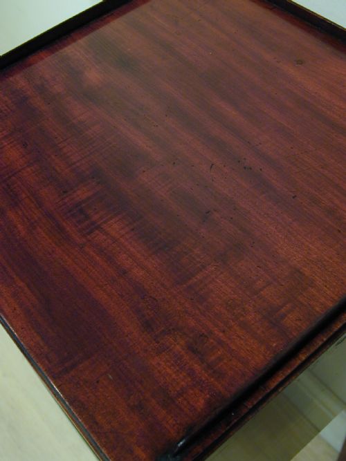 A SMALL BEDSIDE CABINETTABLE - ADDITIONAL PHOTO 8