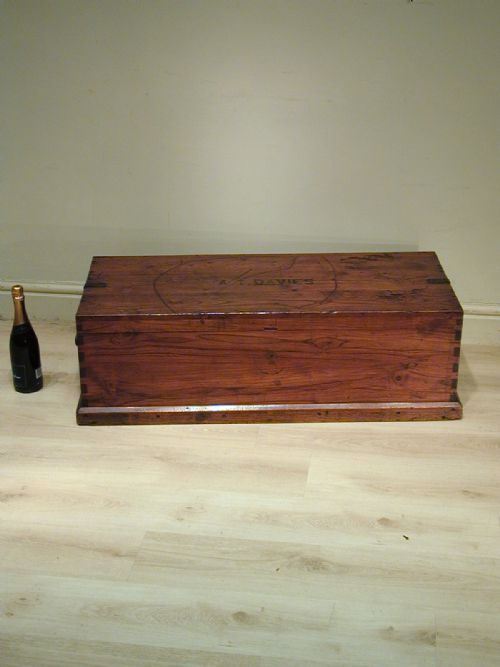 a good quality camphorwood trunk - CATEGORY: ANTIQUE CHESTS - DATED 1910