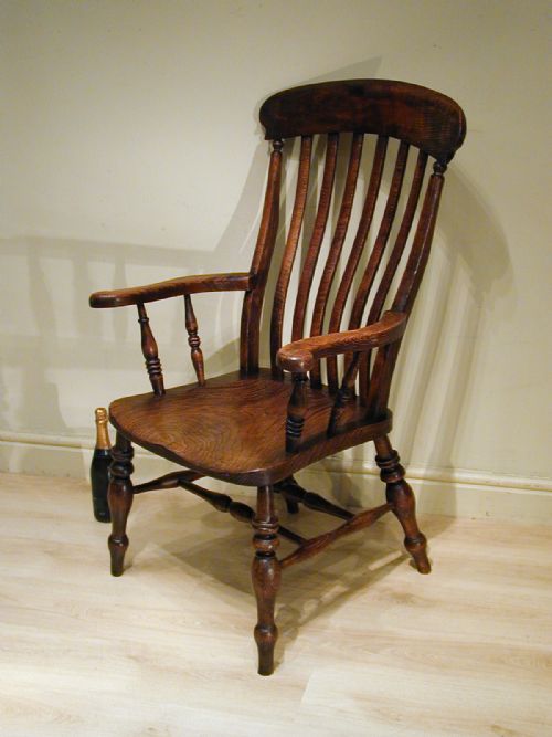 A GENEROUSLY PROPORTIONED WINDSOR ARMCHAIR - ADDITIONAL PHOTO 2