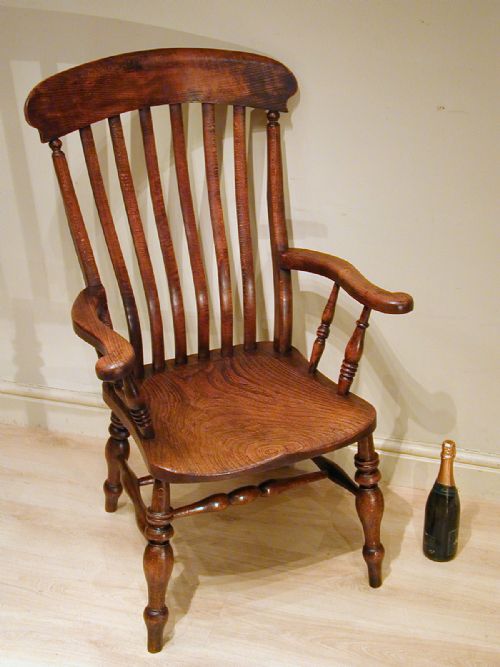 A GENEROUSLY PROPORTIONED WINDSOR ARMCHAIR - ADDITIONAL PHOTO 5