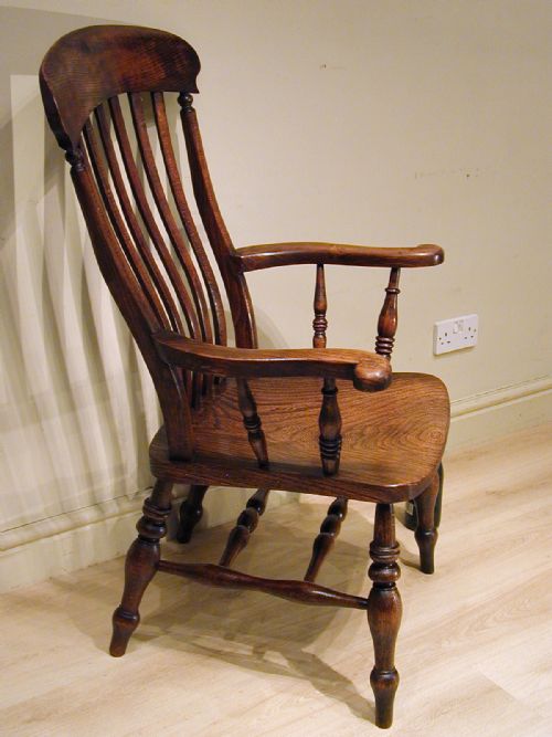 A GENEROUSLY PROPORTIONED WINDSOR ARMCHAIR - ADDITIONAL PHOTO 6