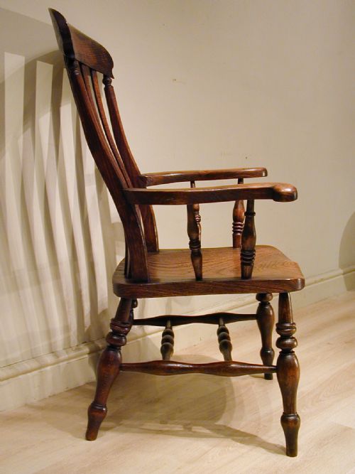 A GENEROUSLY PROPORTIONED WINDSOR ARMCHAIR - ADDITIONAL PHOTO 7