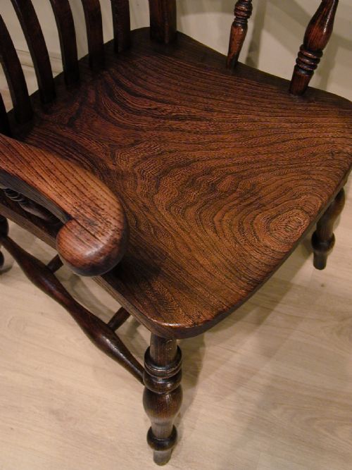 A GENEROUSLY PROPORTIONED WINDSOR ARMCHAIR - ADDITIONAL PHOTO 10