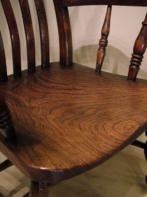 A GENEROUSLY PROPORTIONED WINDSOR ARMCHAIR - ADDITIONAL PHOTO 11