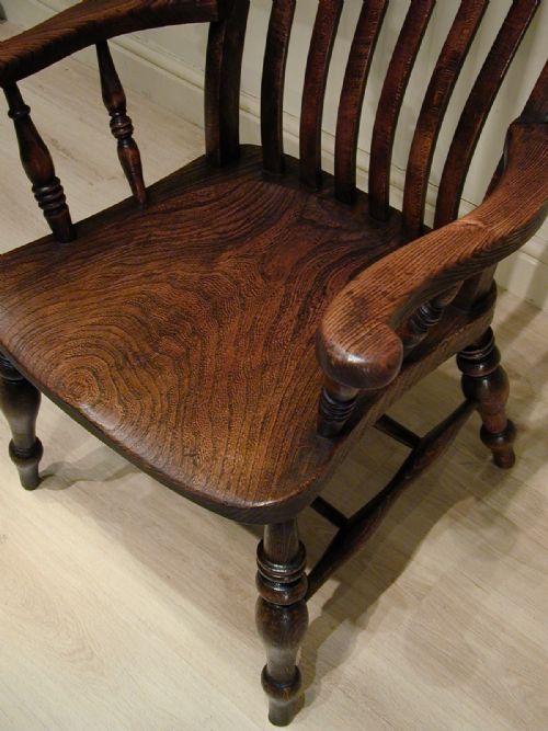 A GENEROUSLY PROPORTIONED WINDSOR ARMCHAIR - ADDITIONAL PHOTO 12