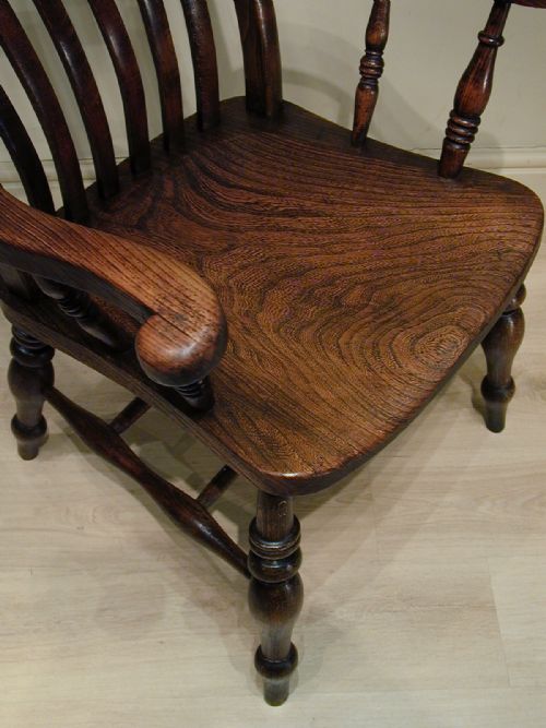 A GENEROUSLY PROPORTIONED WINDSOR ARMCHAIR - ADDITIONAL PHOTO 13