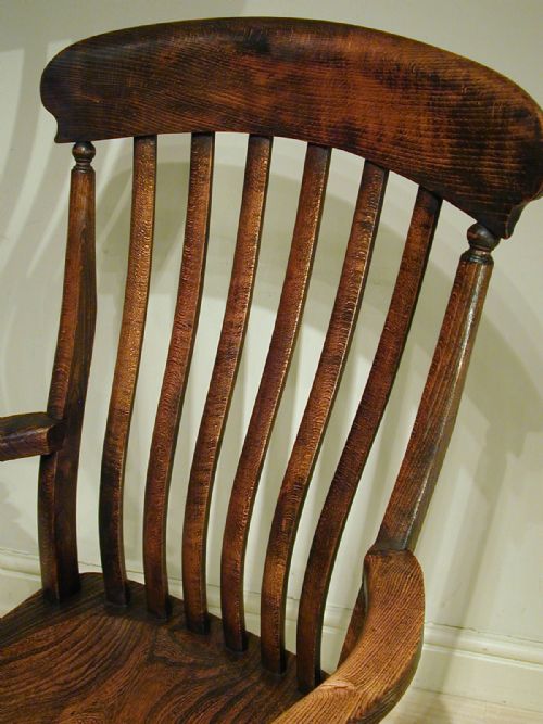 A GENEROUSLY PROPORTIONED WINDSOR ARMCHAIR - ADDITIONAL PHOTO 14