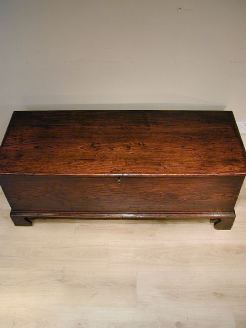 A WONDERFUL 18TH CENTURY STORAGE TRUNK - ADDITIONAL PHOTO 2