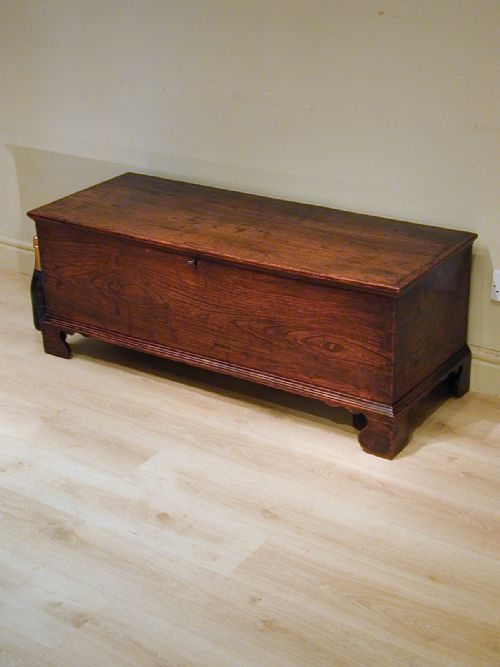 A WONDERFUL 18TH CENTURY STORAGE TRUNK - ADDITIONAL PHOTO 4