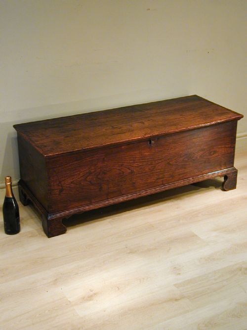 A WONDERFUL 18TH CENTURY STORAGE TRUNK - ADDITIONAL PHOTO 6
