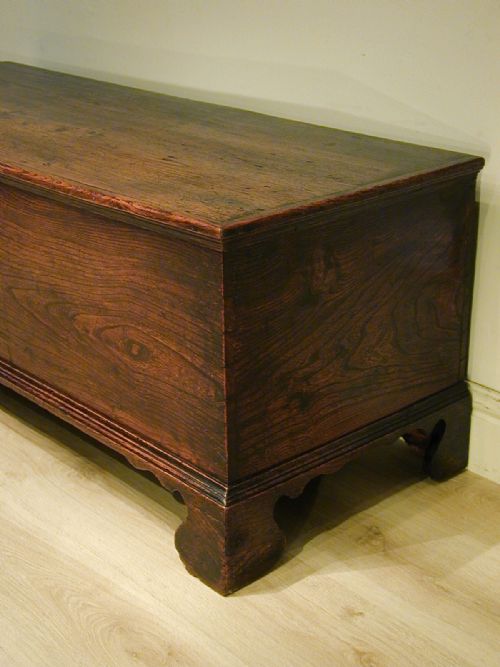 A WONDERFUL 18TH CENTURY STORAGE TRUNK - ADDITIONAL PHOTO 7