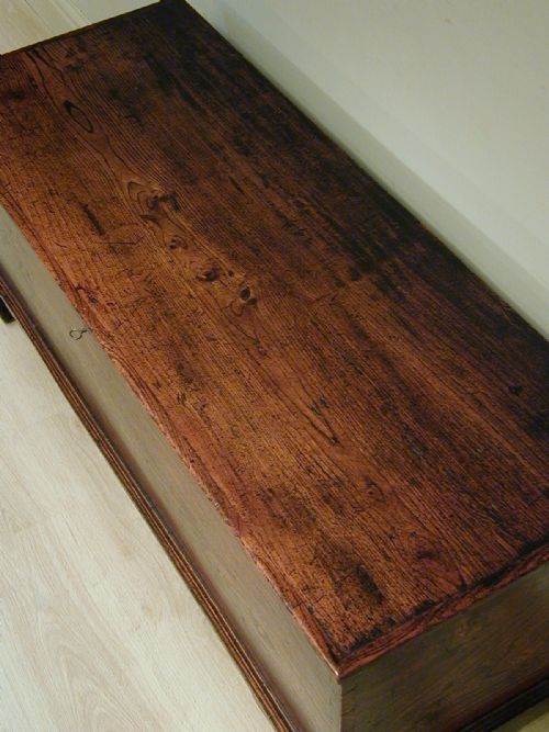 A WONDERFUL 18TH CENTURY STORAGE TRUNK - ADDITIONAL PHOTO 8
