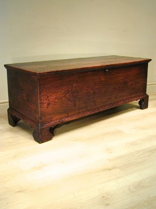 A WONDERFUL 18TH CENTURY STORAGE TRUNK - ADDITIONAL PHOTO 11