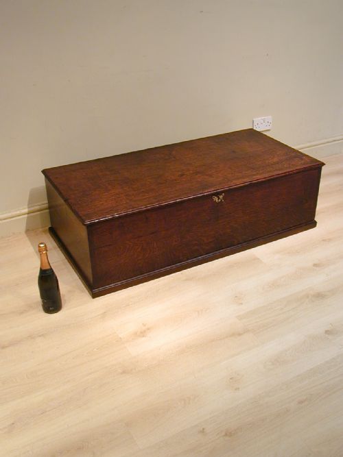 A SUPERB GEORGIAN LOW TRUNK - ADDITIONAL PHOTO 1