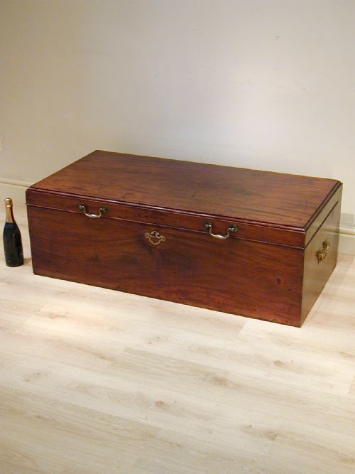 a fine georgian storage trunk - CATEGORY: ANTIQUE CHESTS - DATED 1800