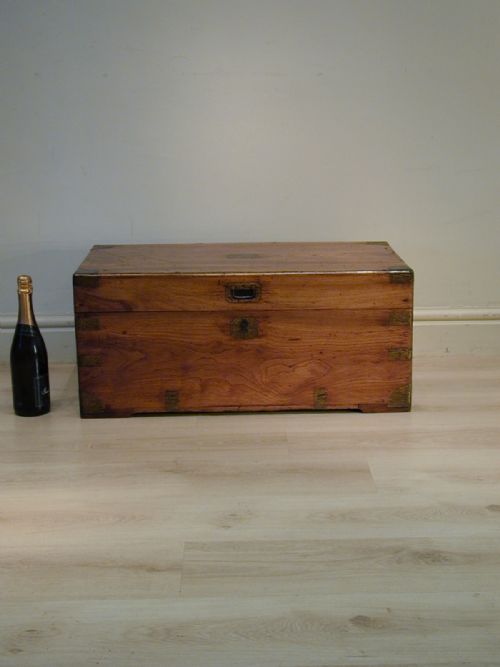 A BEAUTIFUL CAMPHORWOOD STORAGE TRUNK - ADDITIONAL PHOTO 1
