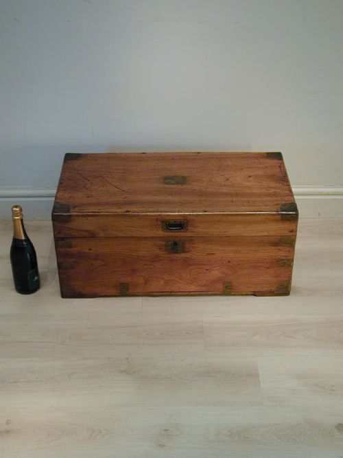 A BEAUTIFUL CAMPHORWOOD STORAGE TRUNK - ADDITIONAL PHOTO 2