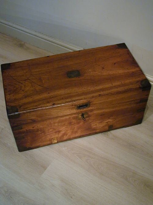 A BEAUTIFUL CAMPHORWOOD STORAGE TRUNK - ADDITIONAL PHOTO 3